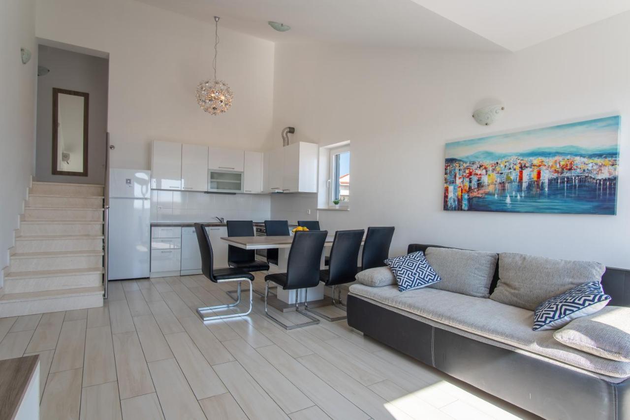 West Apartment *